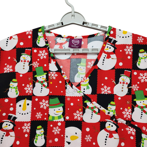 Divine Curves Medical Scrub Top SIZE 3X Short Sleeve Wintery Snowmen Soft Nurse - Picture 13 of 13